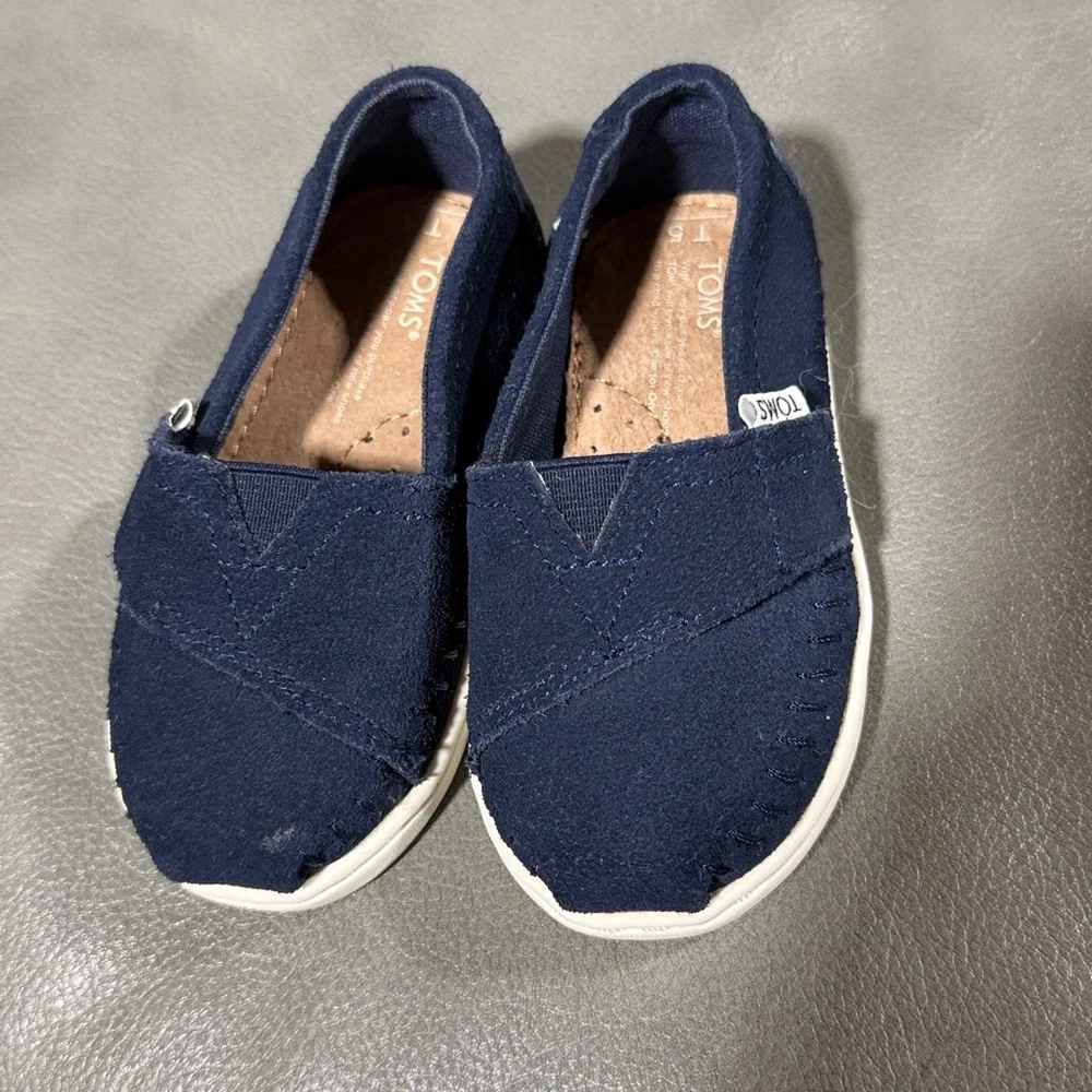 Tom’s baby shoes